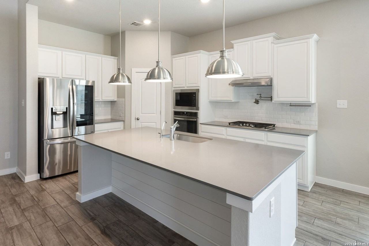 1523 Nicholas Cv - Photo 4 of 23