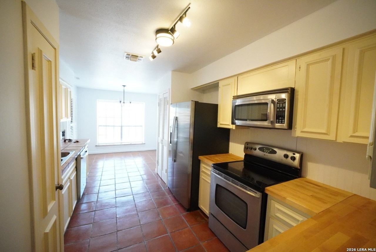 7926 Broadway #102 - Photo 5 of 10