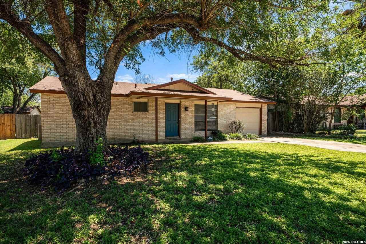 517 Oak Dr - Photo 4 of 36
