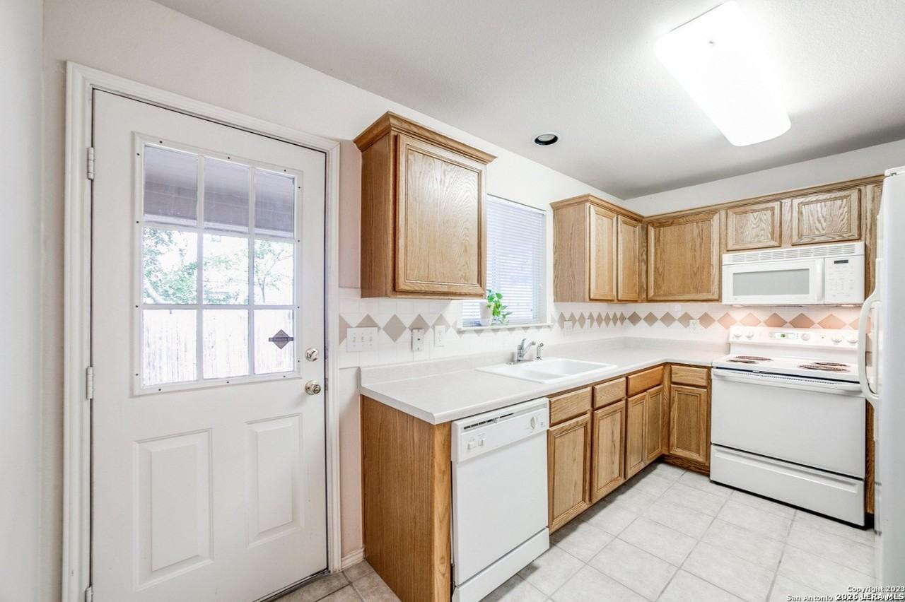 7134 Snowden Crst - Photo 5 of 12