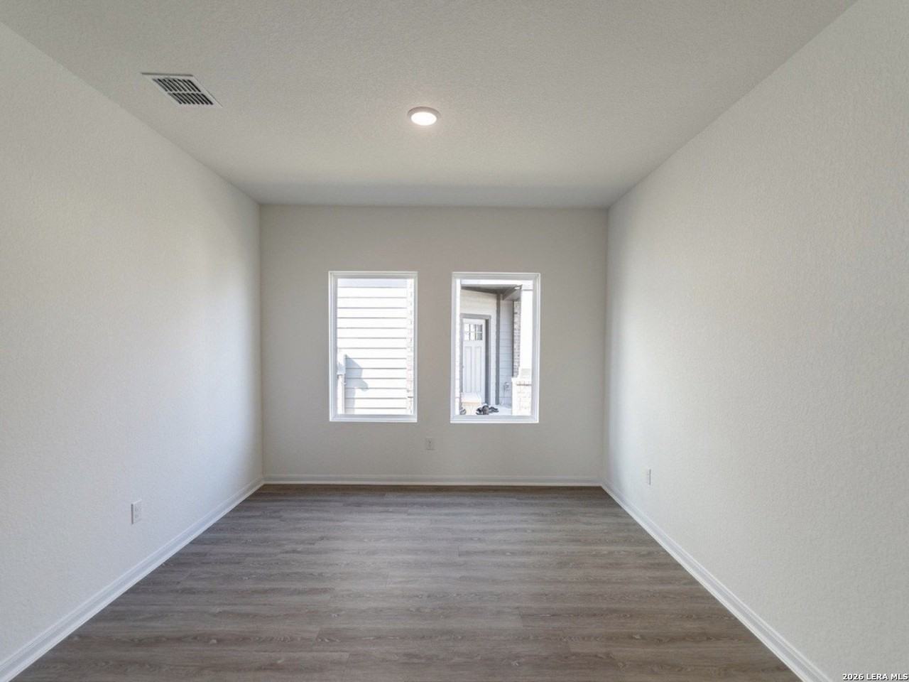 11130 Hollinger Cir - Photo 3 of 17