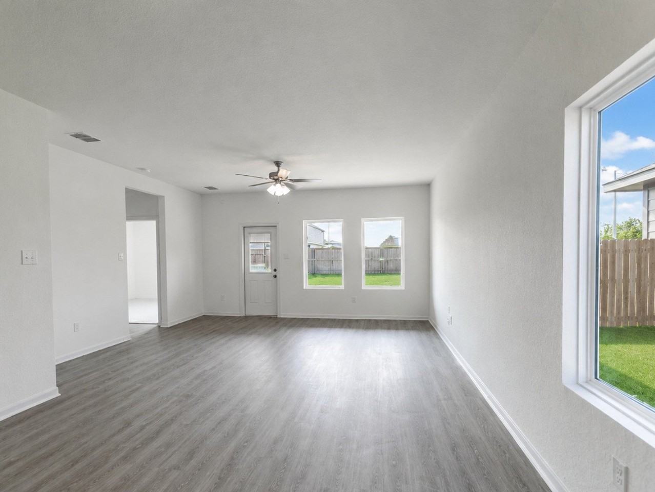 11130 Hollinger Cir - Photo 6 of 17