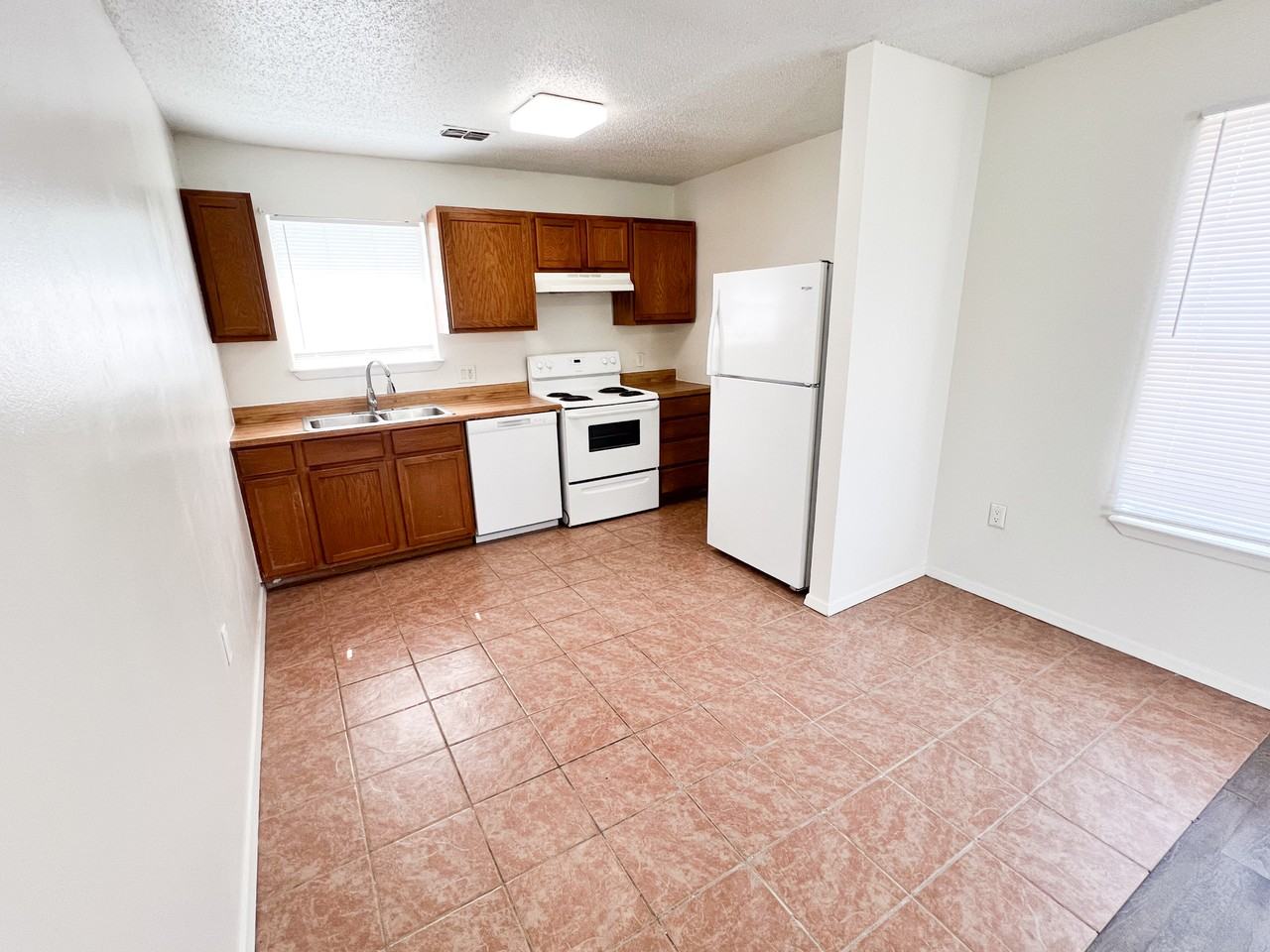 902 Scurry St #F - Photo 5 of 16