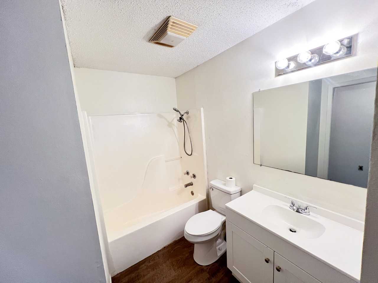 902 Scurry St #F - Photo 7 of 16