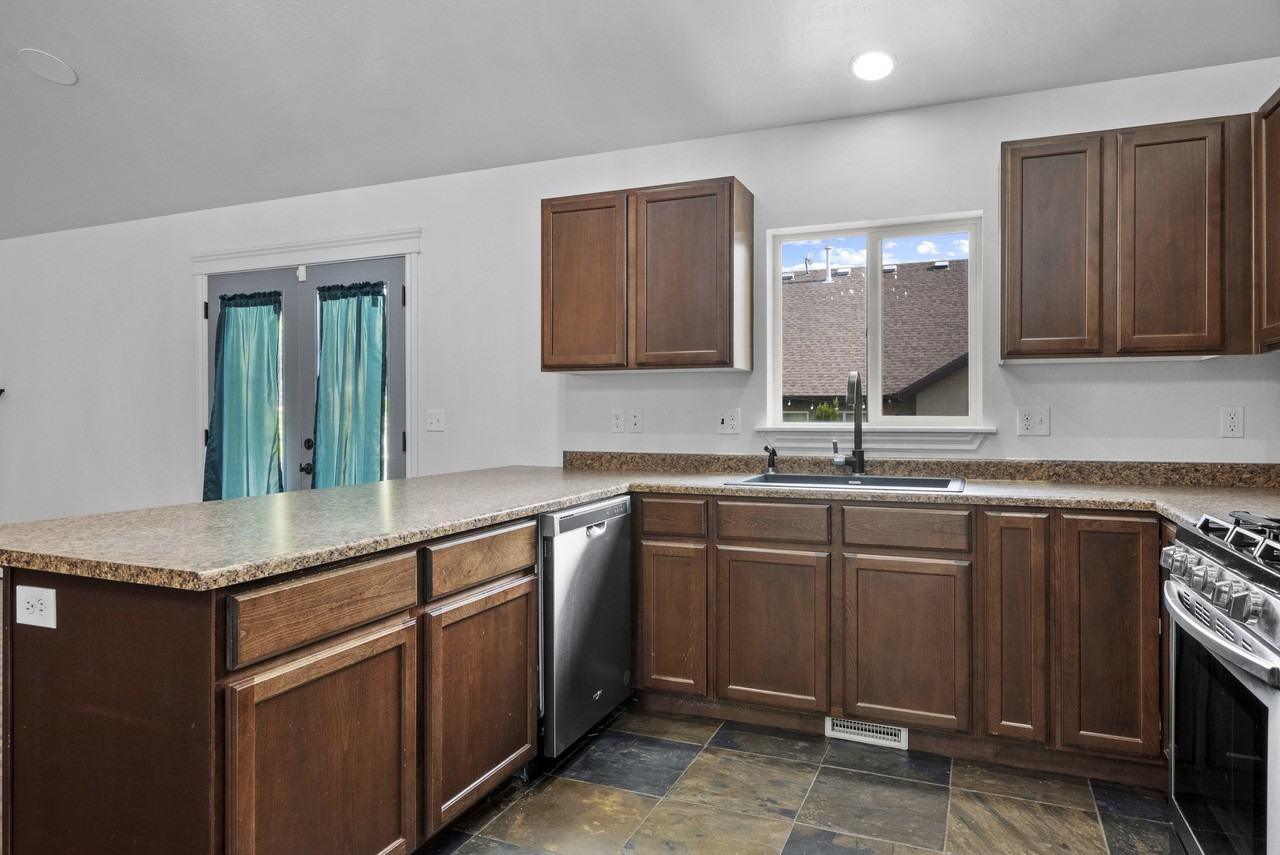 475 E 2110 S #1 - Photo 7 of 42