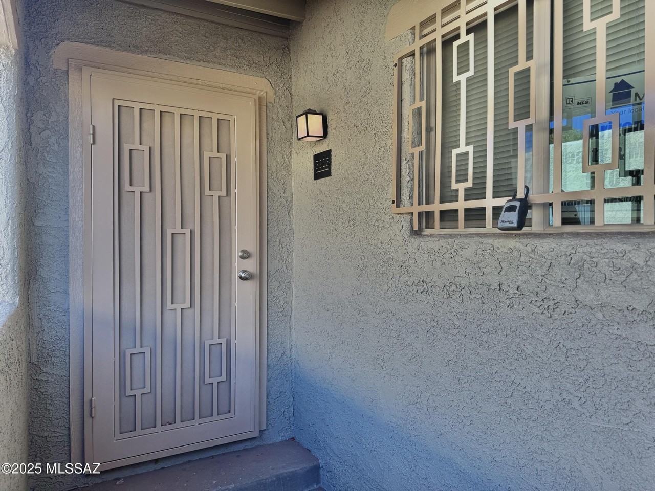 3323 E Blacklidge Dr #3323 - Photo 2 of 25