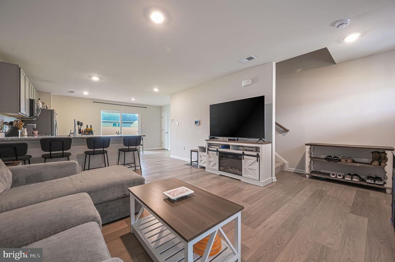 31 New England Dr - Photo 4 of 17