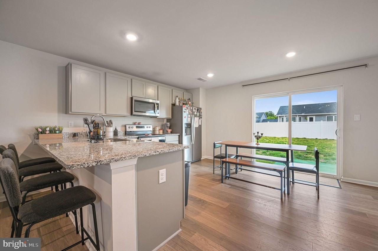 31 New England Dr - Photo 5 of 17