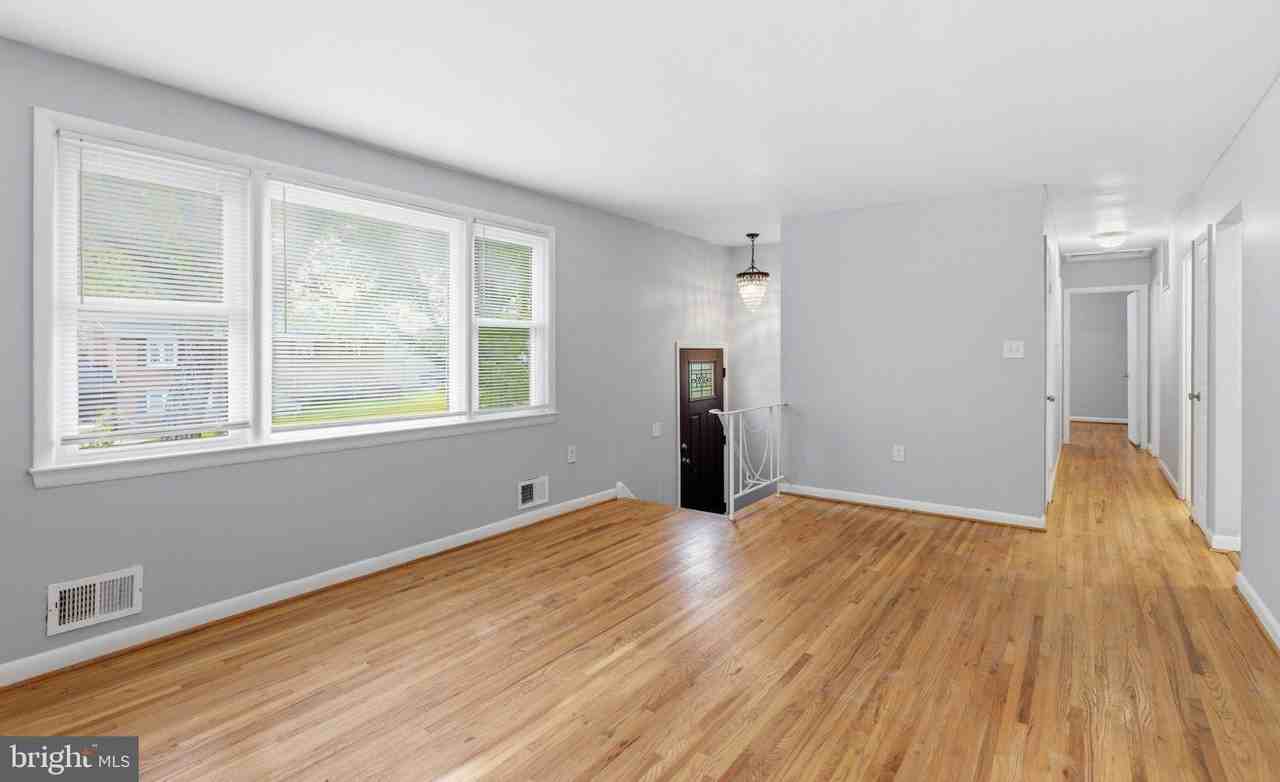 12908 Glynis Rd - Photo 3 of 31
