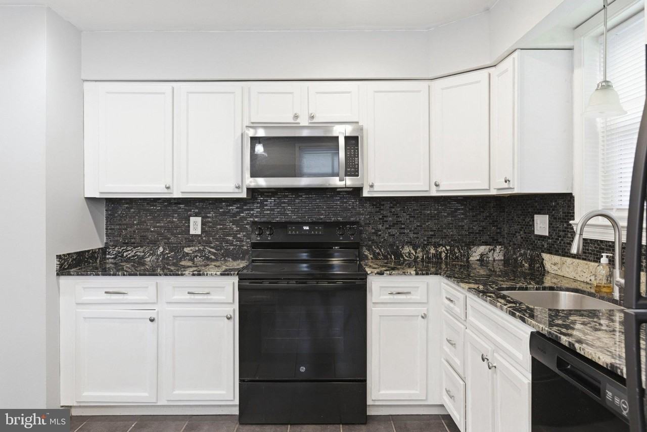 12908 Glynis Rd - Photo 7 of 31