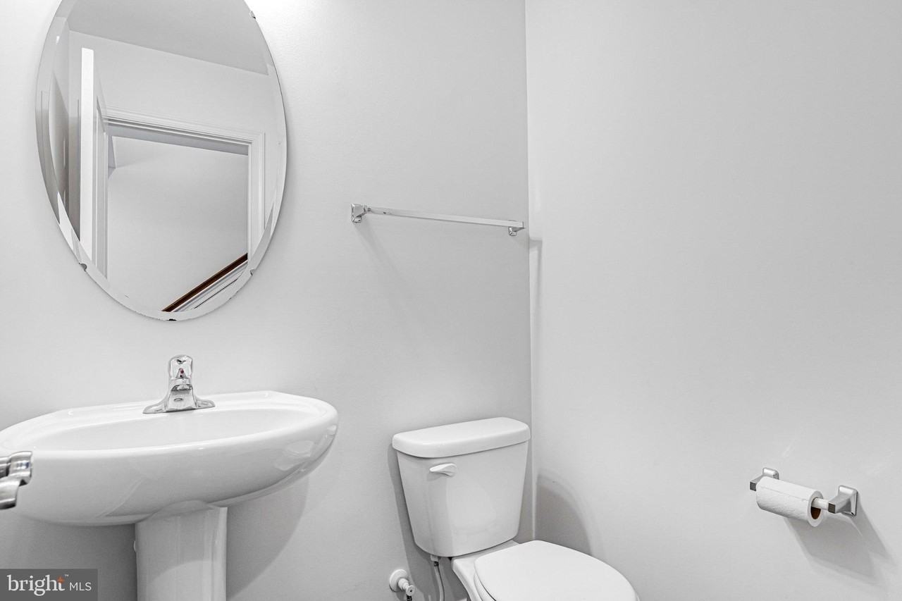 7308 Wood Pond Cir - Photo 3 of 24