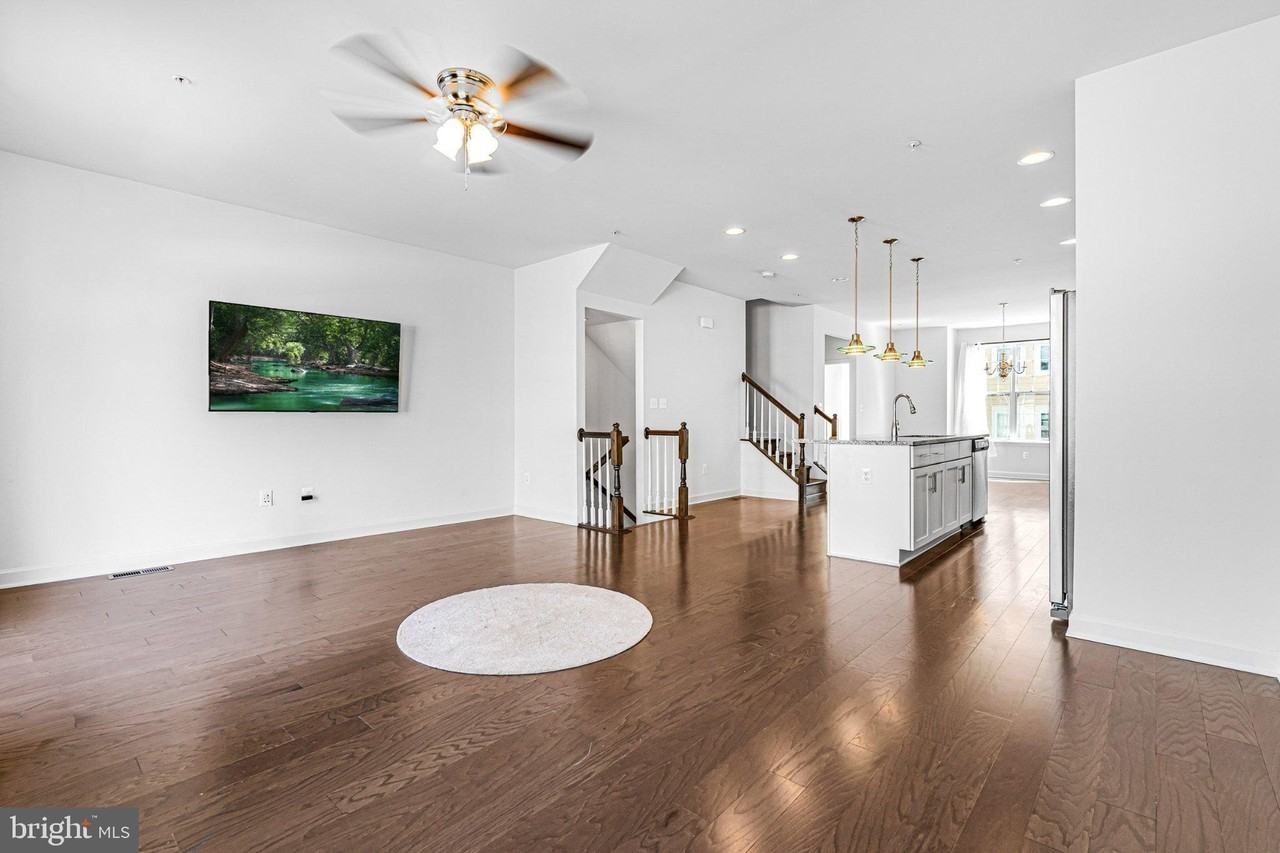 7308 Wood Pond Cir - Photo 6 of 24