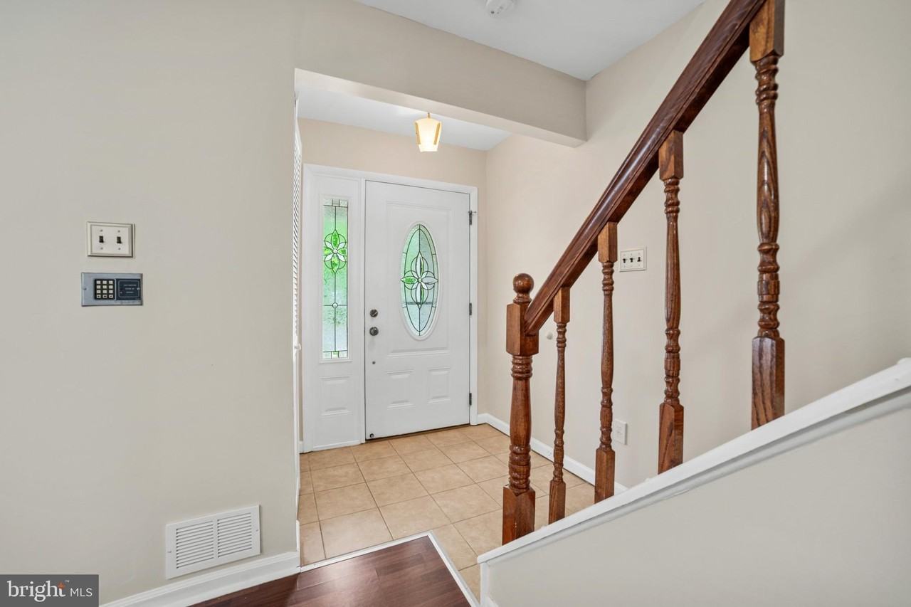 109 Stratton Ln - Photo 3 of 24