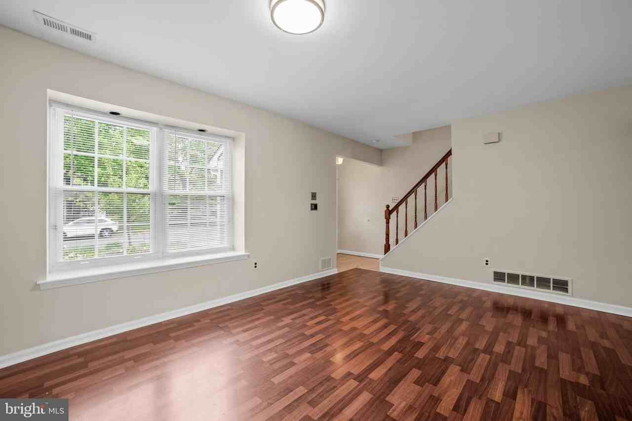 109 Stratton Ln - Photo 4 of 24