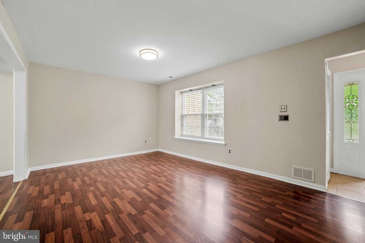109 Stratton Ln - Photo 5 of 24