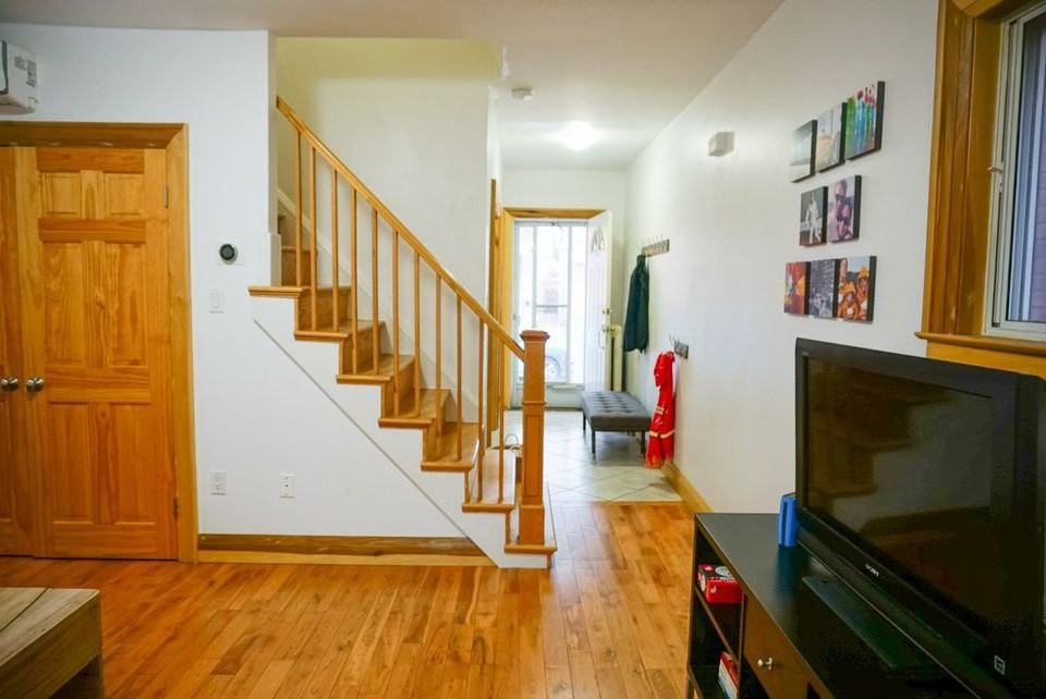 35 Hallam Street - Photo 7 of 17