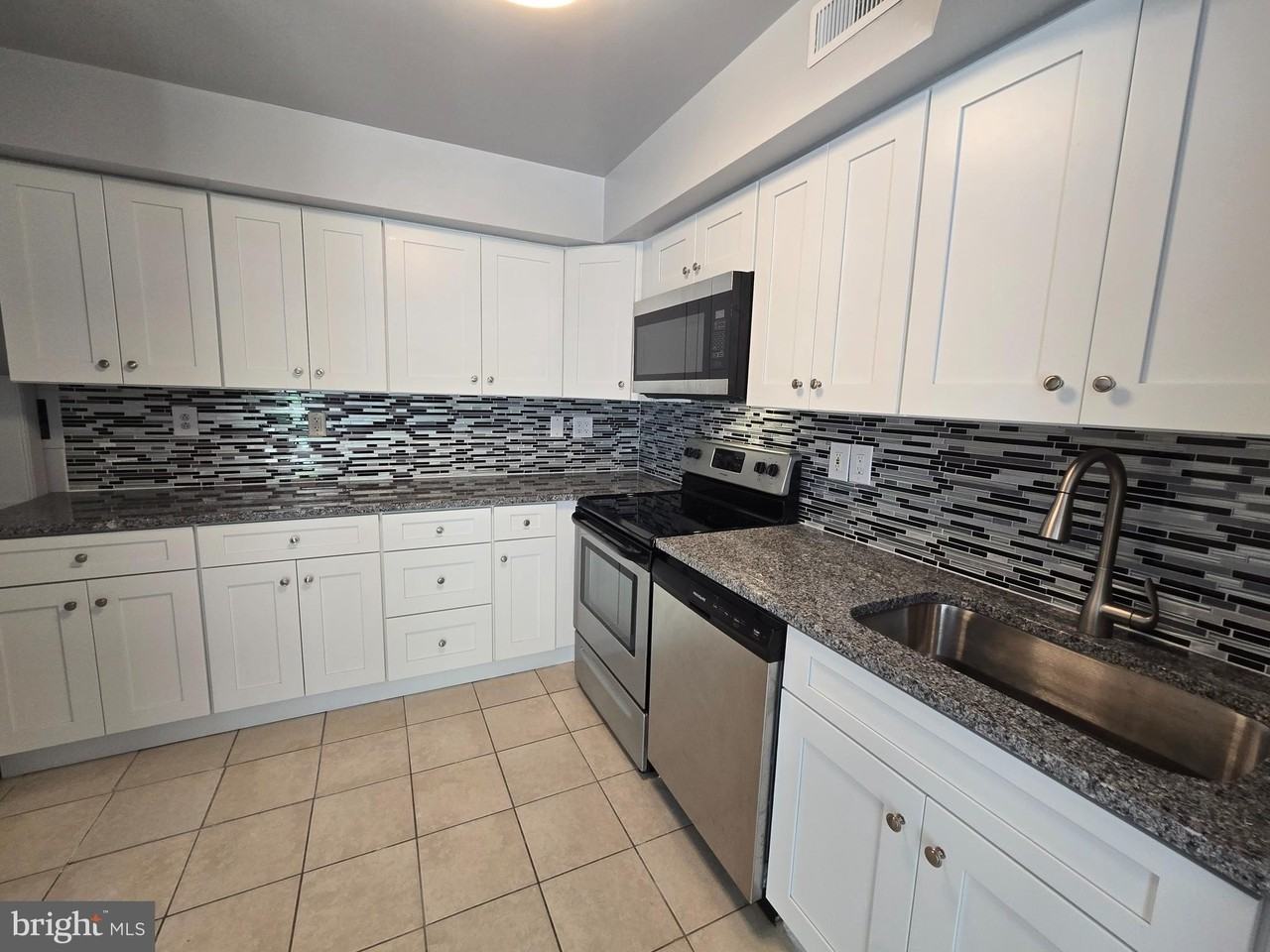 878 Williams Pl - Photo 4 of 27