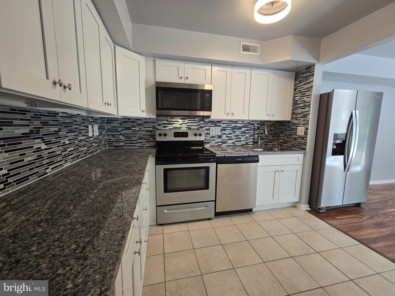 878 Williams Pl - Photo 5 of 27