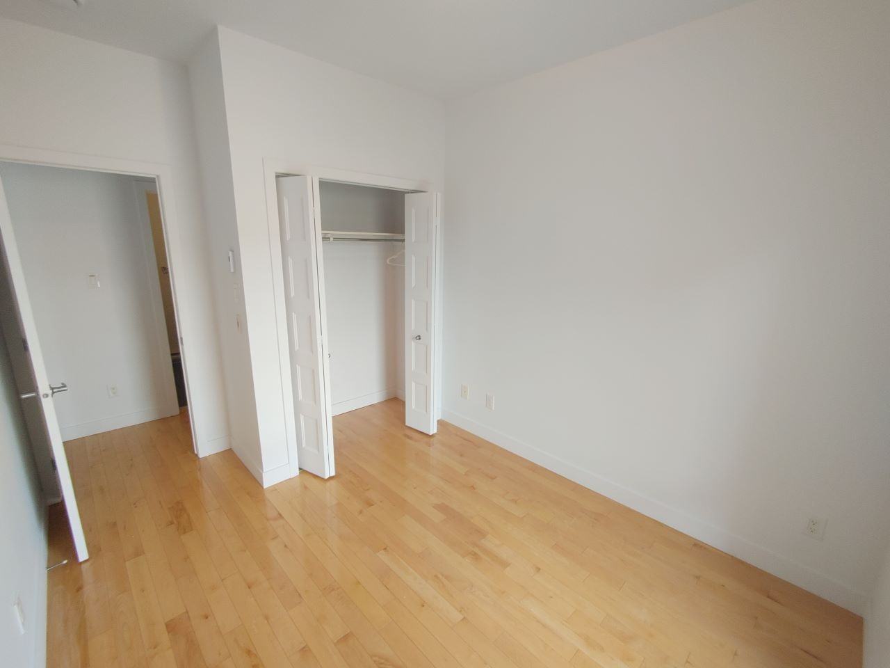 Rue Berri & R. de La Gauchetière - Photo 4 of 12