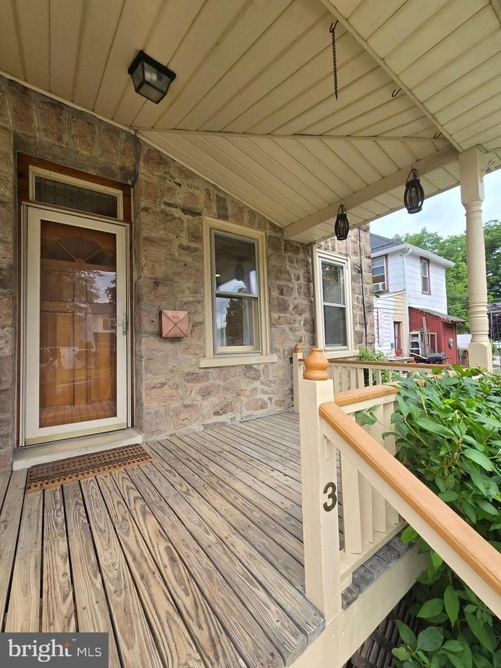 3 Douglas St - Photo 2 of 36