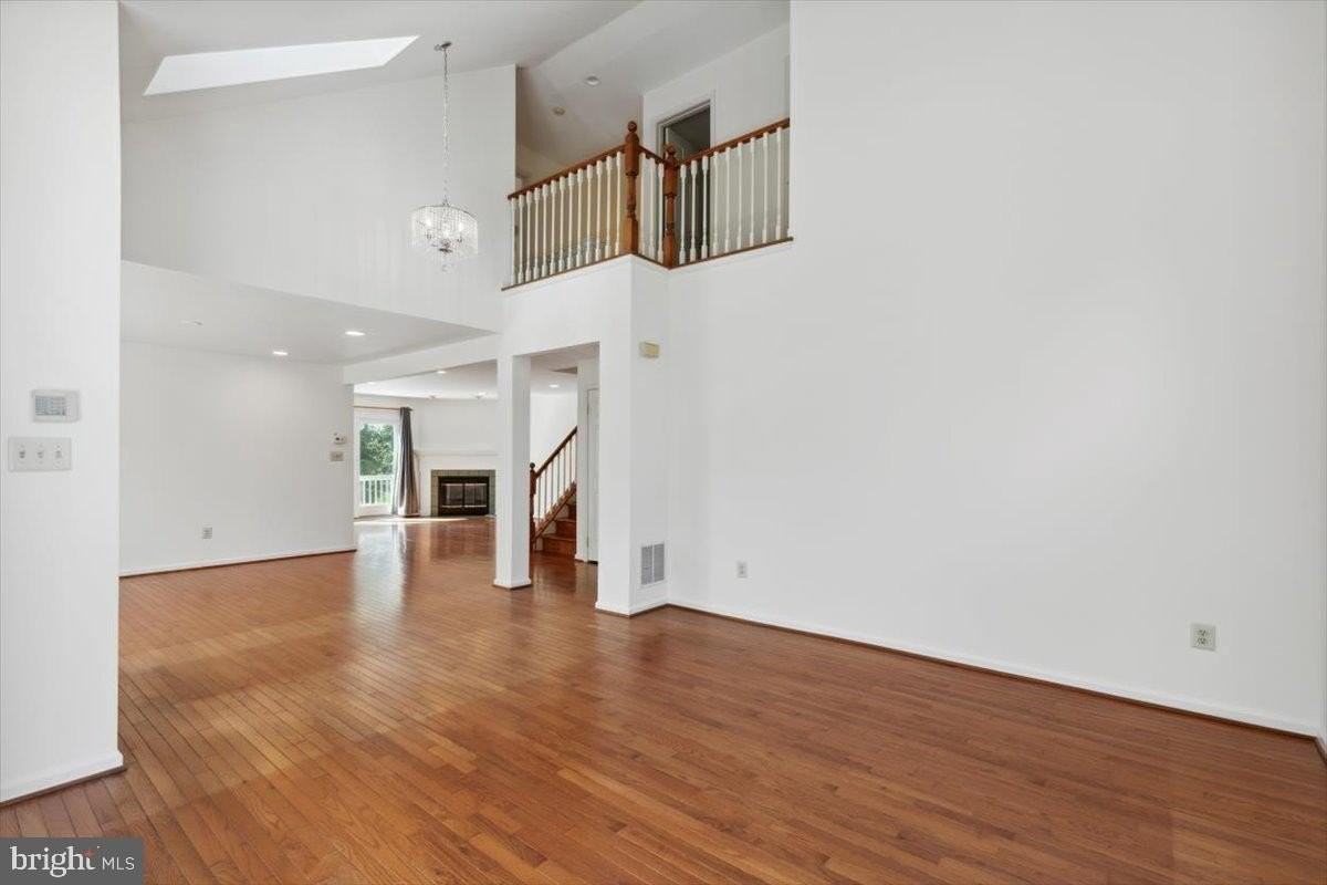 146 Canterbury Ln - Photo 4 of 34