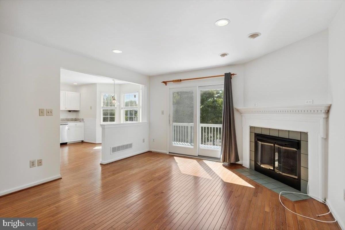 146 Canterbury Ln - Photo 7 of 34