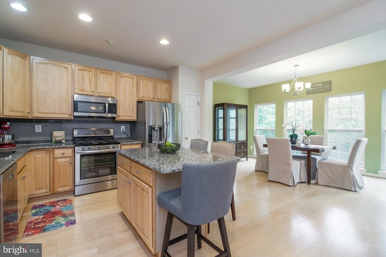 205 Devon Ct - Photo 5 of 30