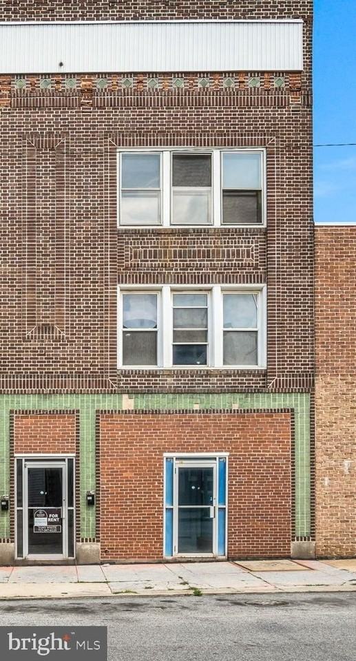 727 E Market St - Photo 2 of 35