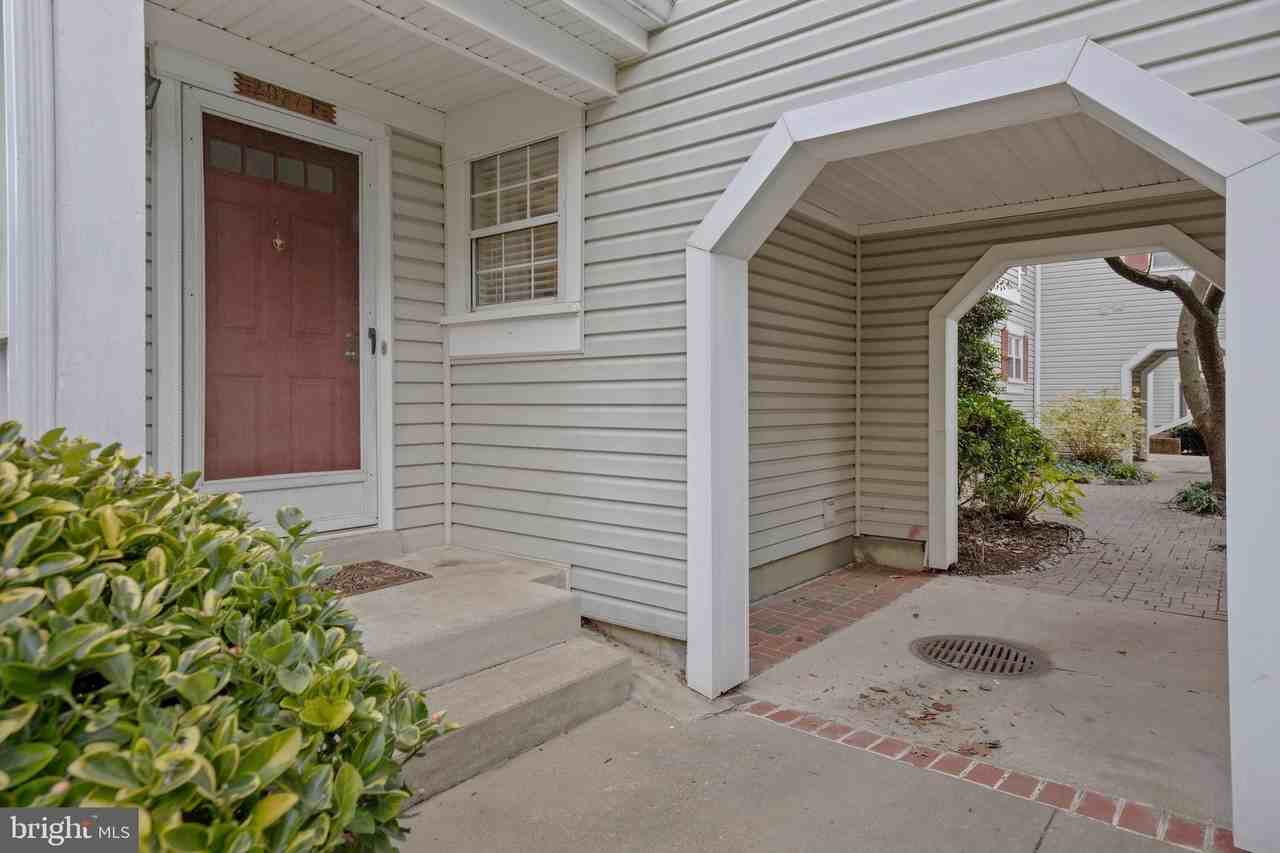 2927-F S Woodstock St #6 - Photo 2 of 32