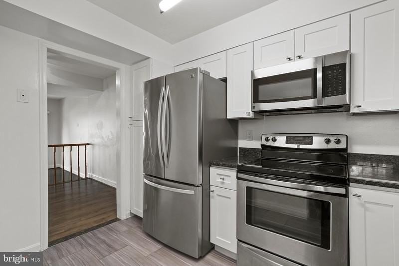 2927-F S Woodstock St #6 - Photo 7 of 32