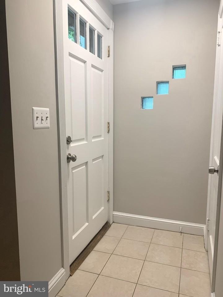 1601 N Colonial Ter - Photo 4 of 35