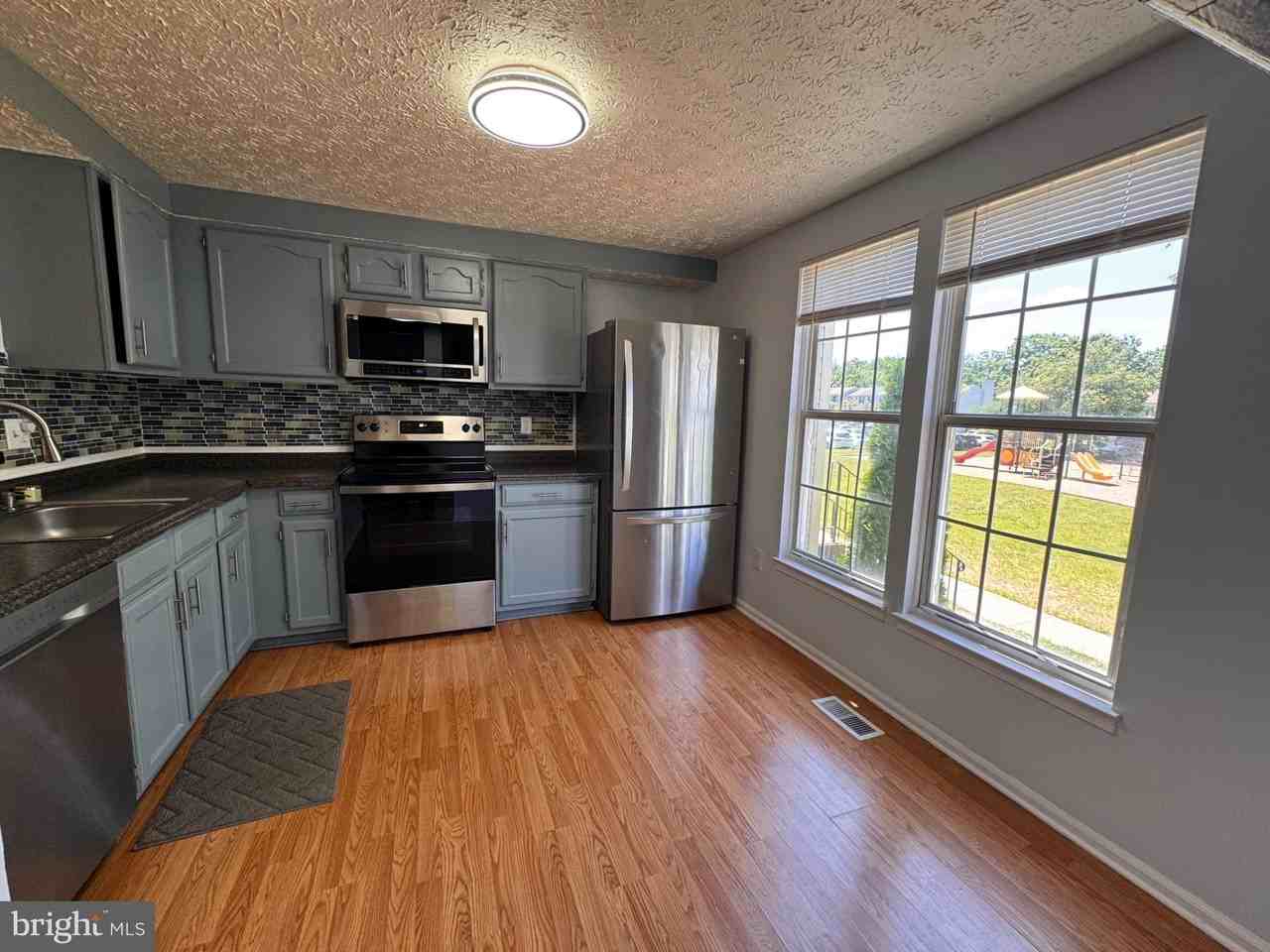 6917 Villa Del Rey Ct - Photo 2 of 26