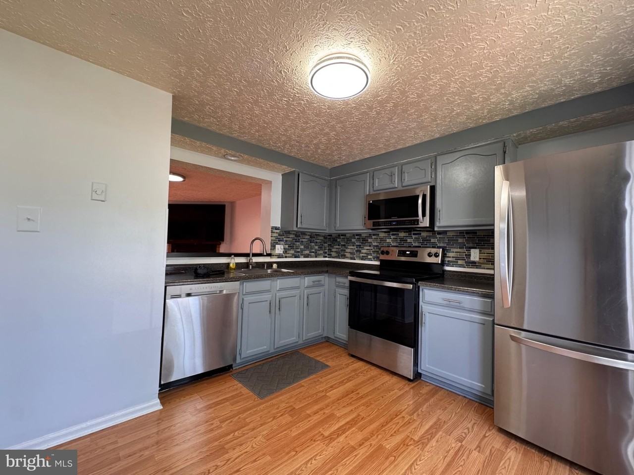 6917 Villa Del Rey Ct - Photo 3 of 26
