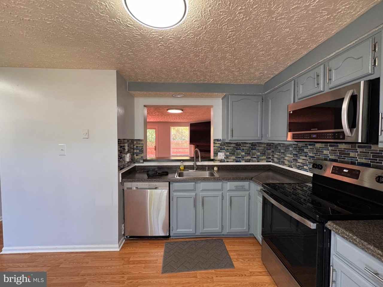 6917 Villa Del Rey Ct - Photo 7 of 26