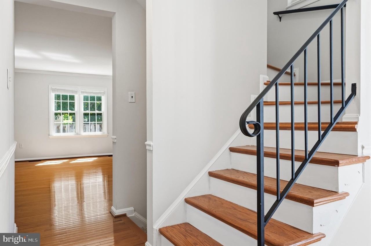 9932 Longford Ct - Photo 4 of 33