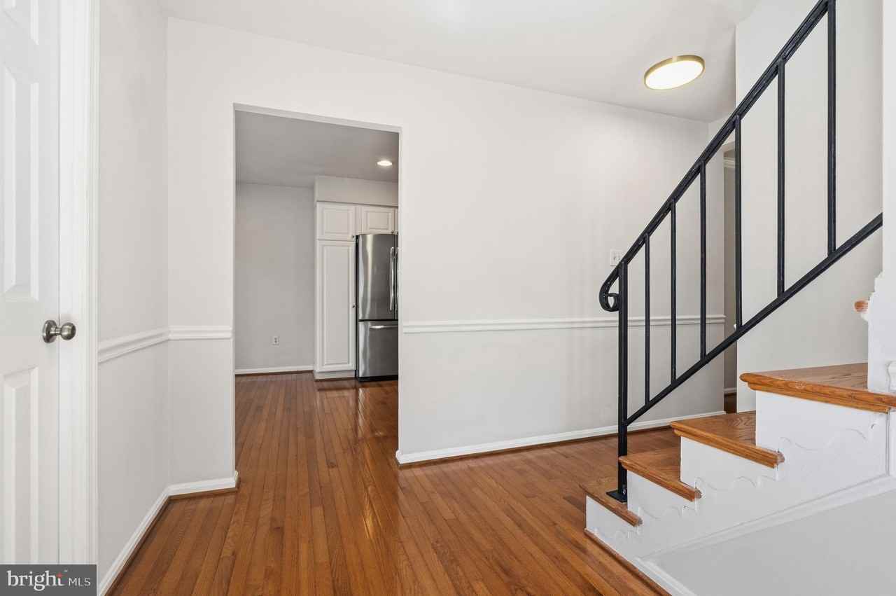 9932 Longford Ct - Photo 5 of 33