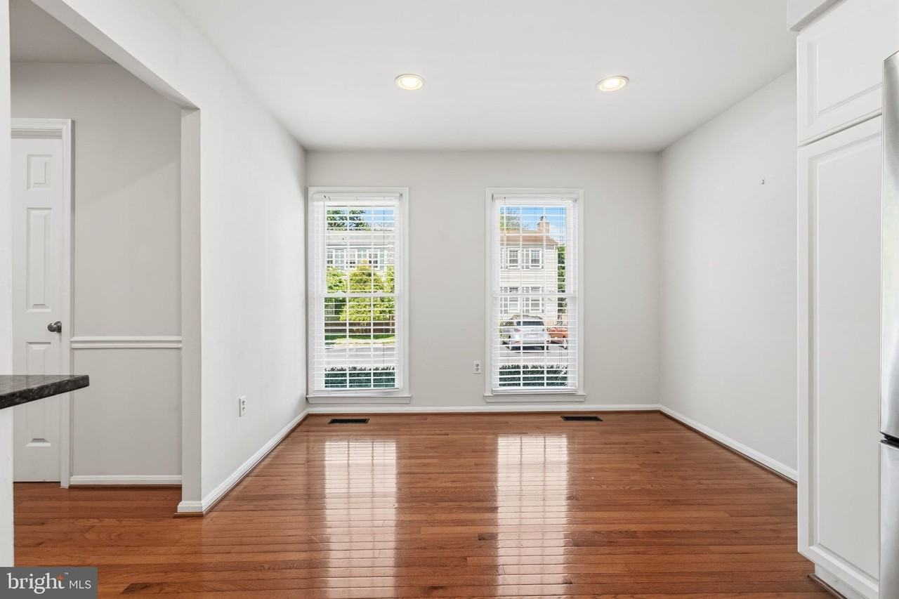 9932 Longford Ct - Photo 7 of 33