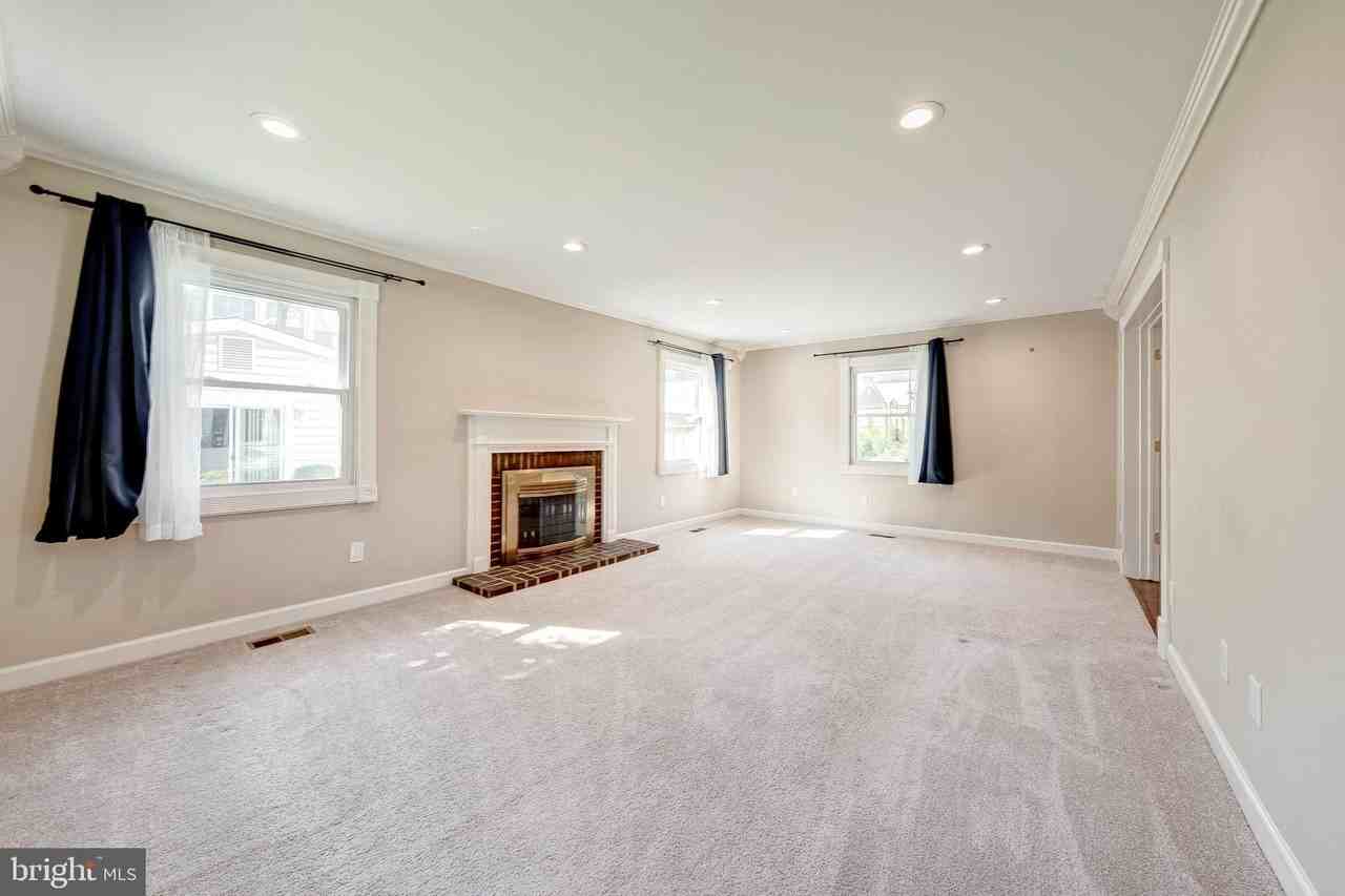 13204 Pressmont Ln - Photo 4 of 28