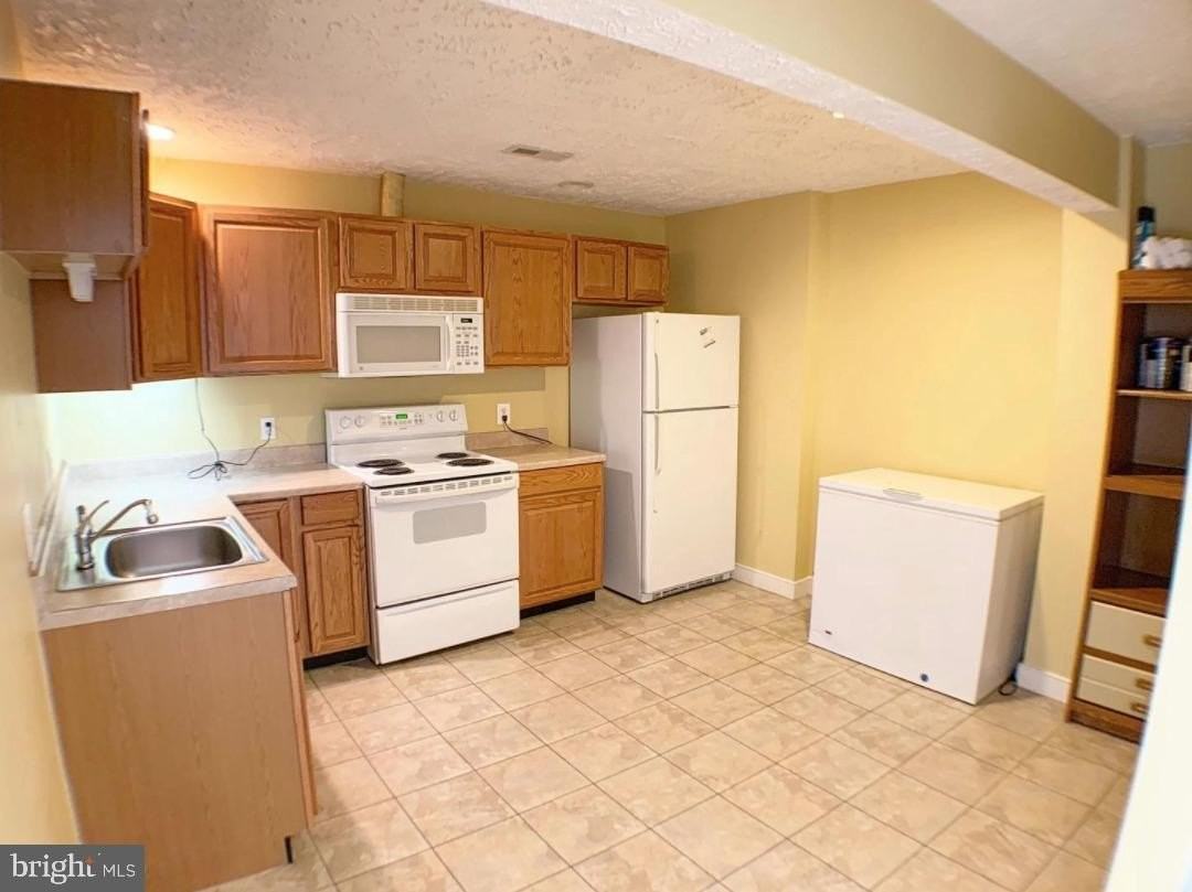 13047 Tadmore Ct - Photo 4 of 5