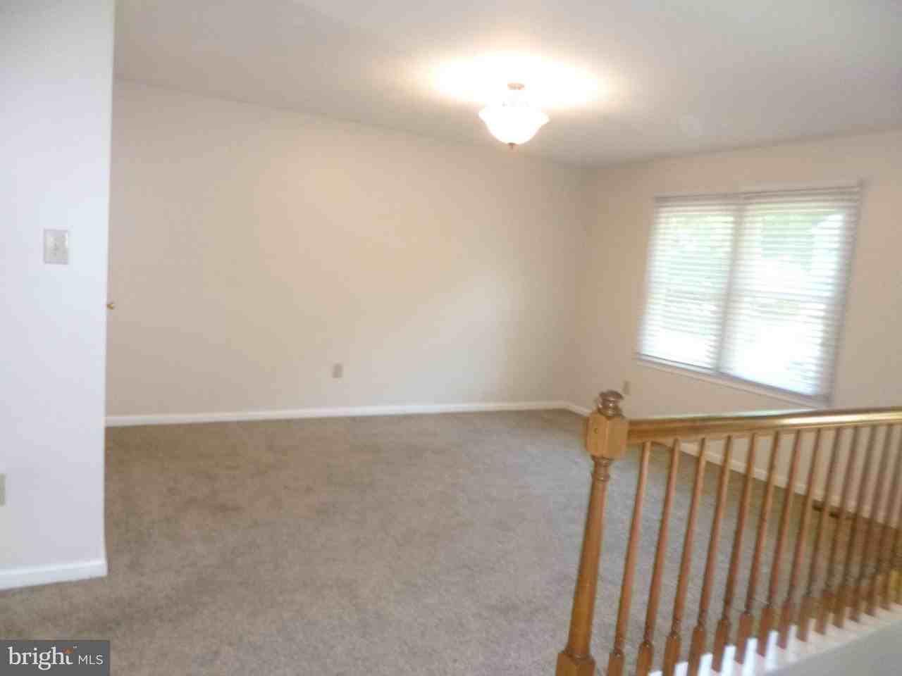 7 S Pointe Ln - Photo 2 of 24
