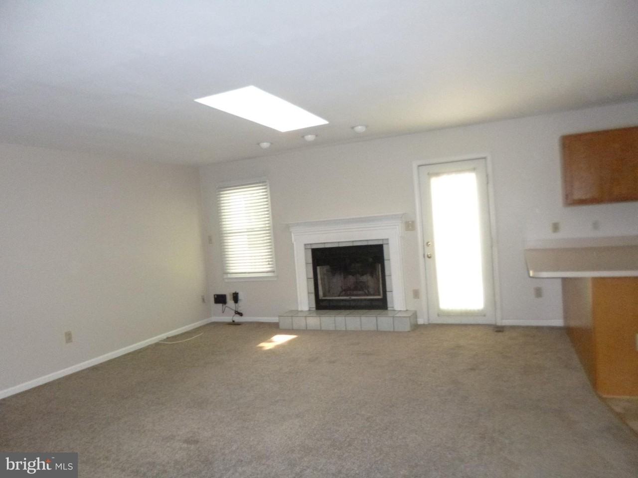 7 S Pointe Ln - Photo 4 of 24
