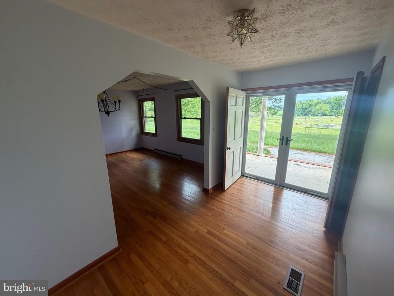 116 Rehoboth Ln - Photo 3 of 14