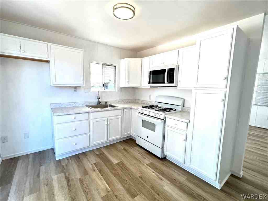 945 Holly St - Photo 2 of 37