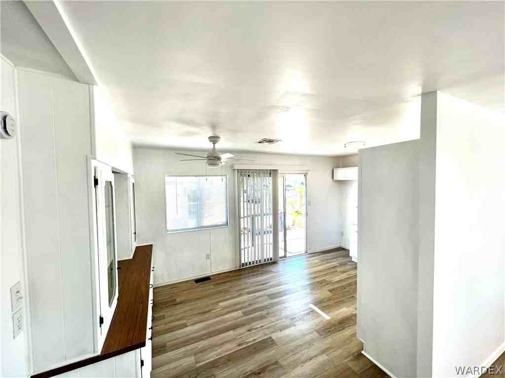 945 Holly St - Photo 3 of 37
