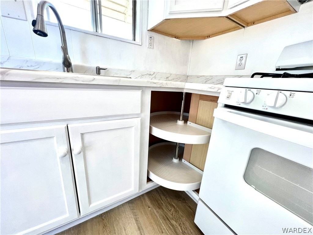 945 Holly St - Photo 4 of 37