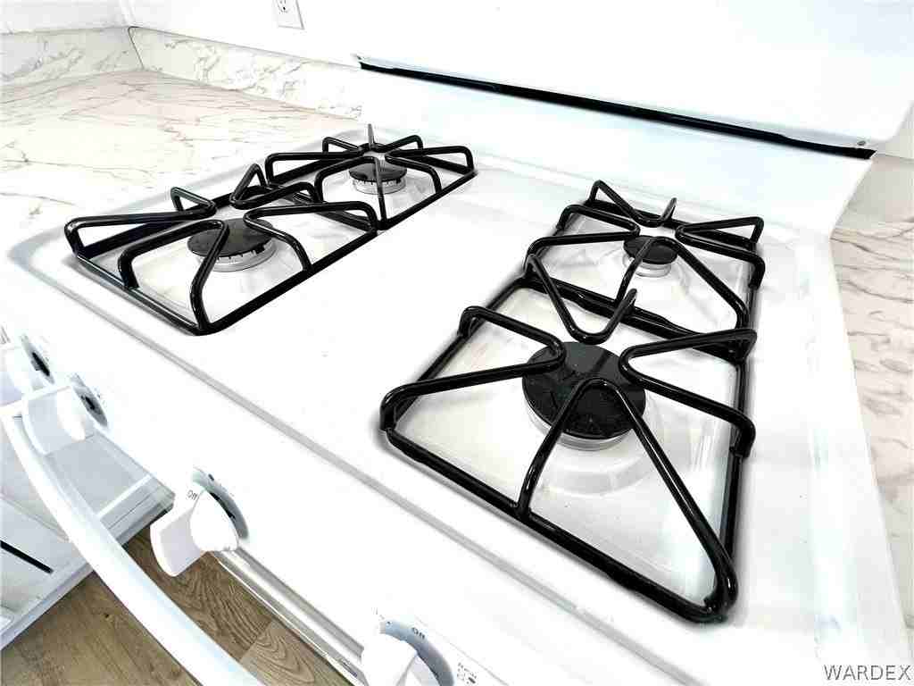 945 Holly St - Photo 5 of 37