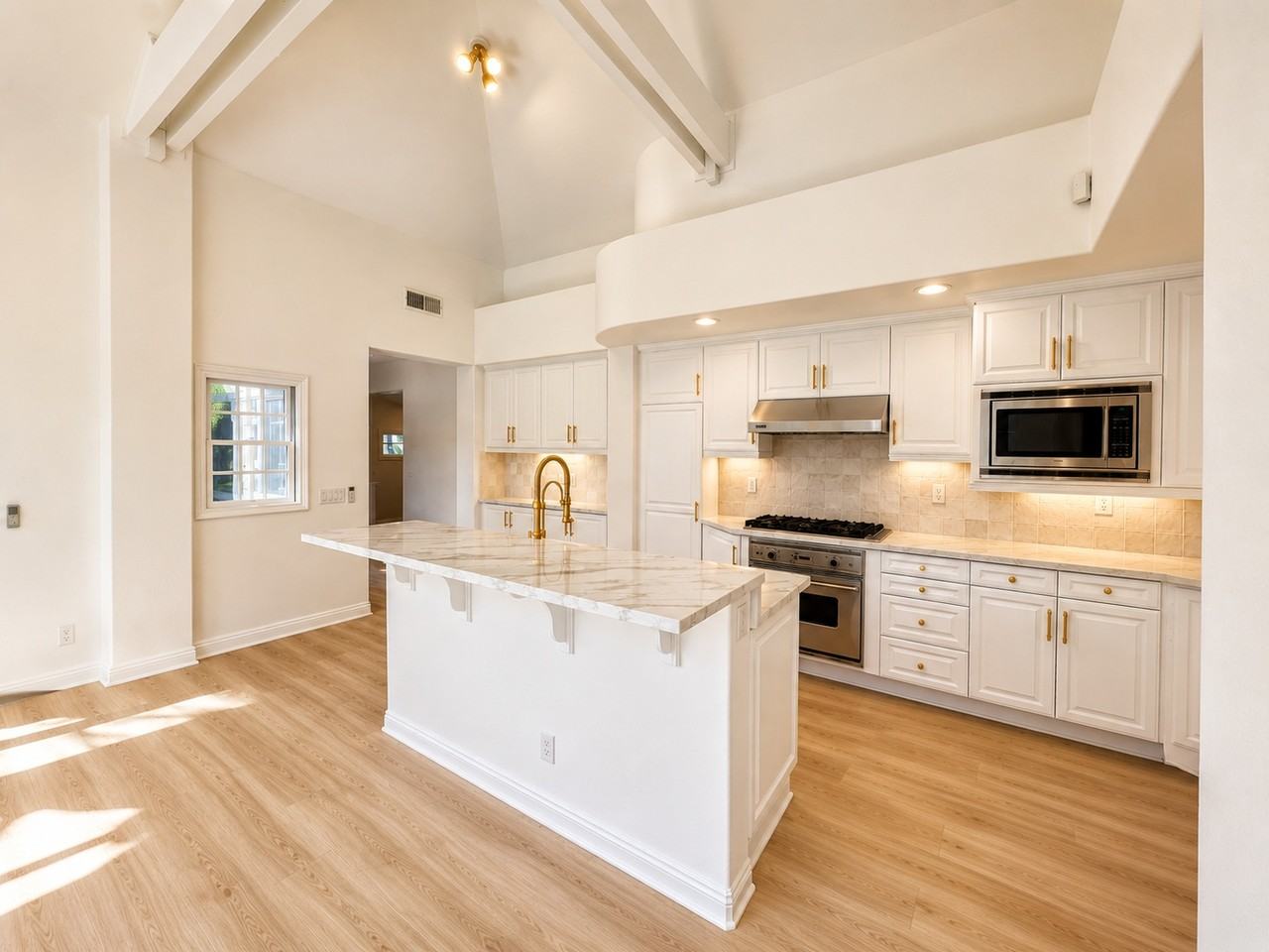 2545 Bungalow Pl - Photo 2 of 22