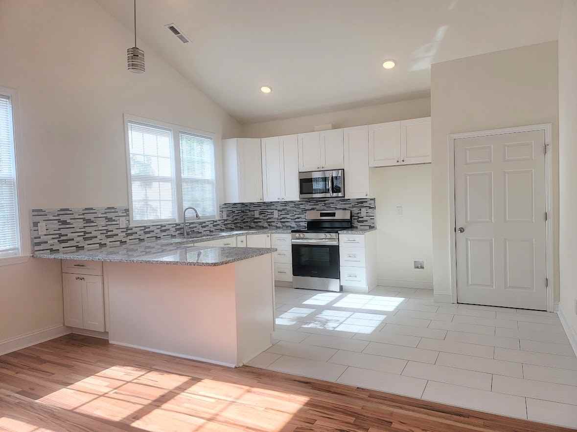 624 Grace Ave #201 - Photo 3 of 12