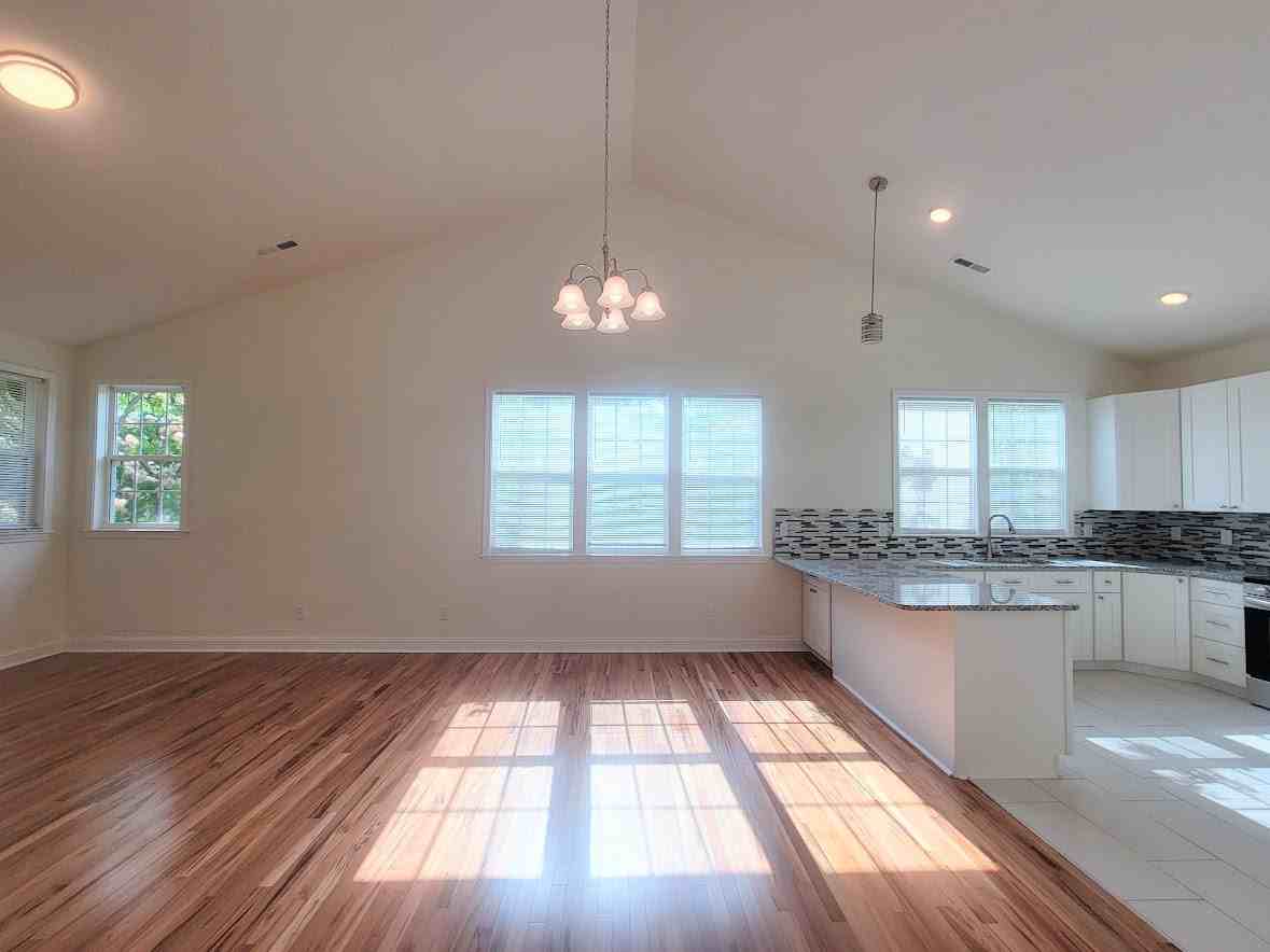 624 Grace Ave #201 - Photo 5 of 12