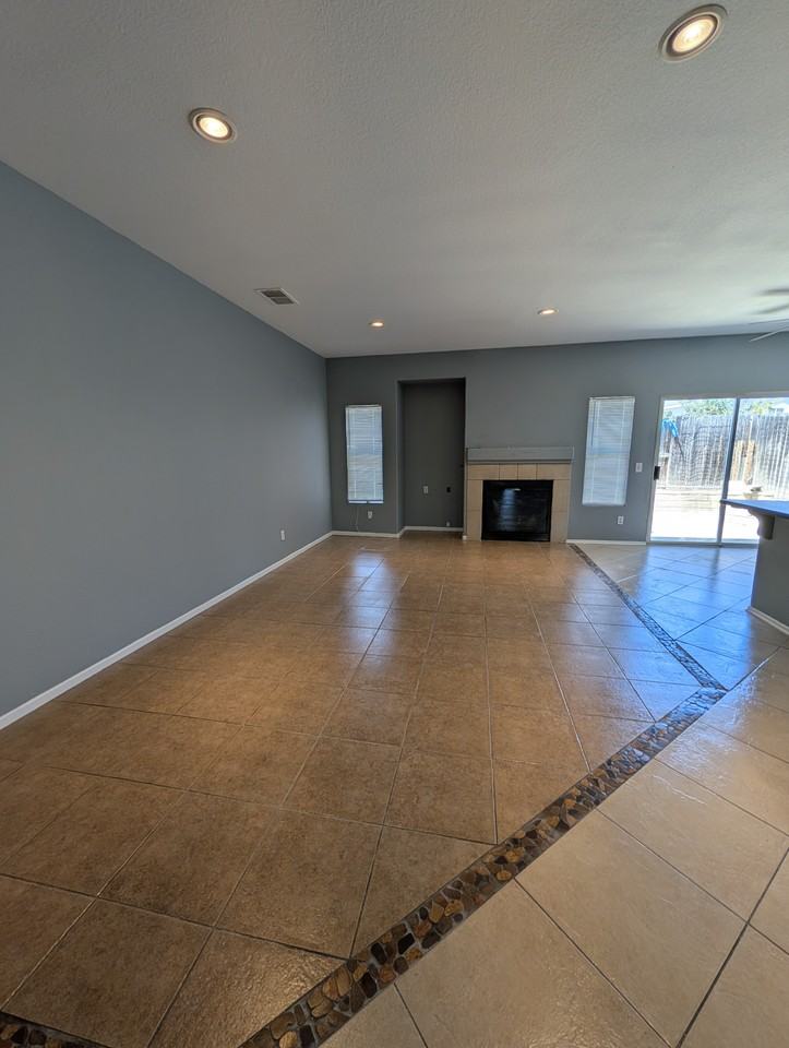 43592 Yukon Ct - Photo 3 of 11